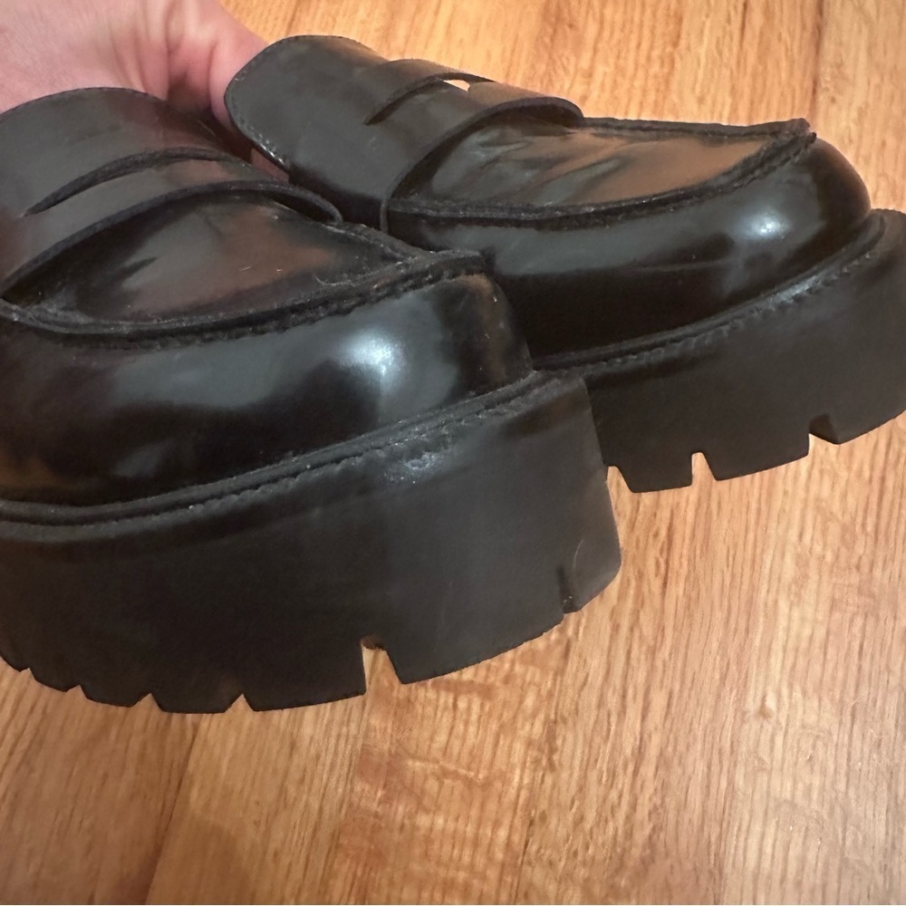 H&M women’s Chunky Black Loafers Size 35 - Picture 2 of 9